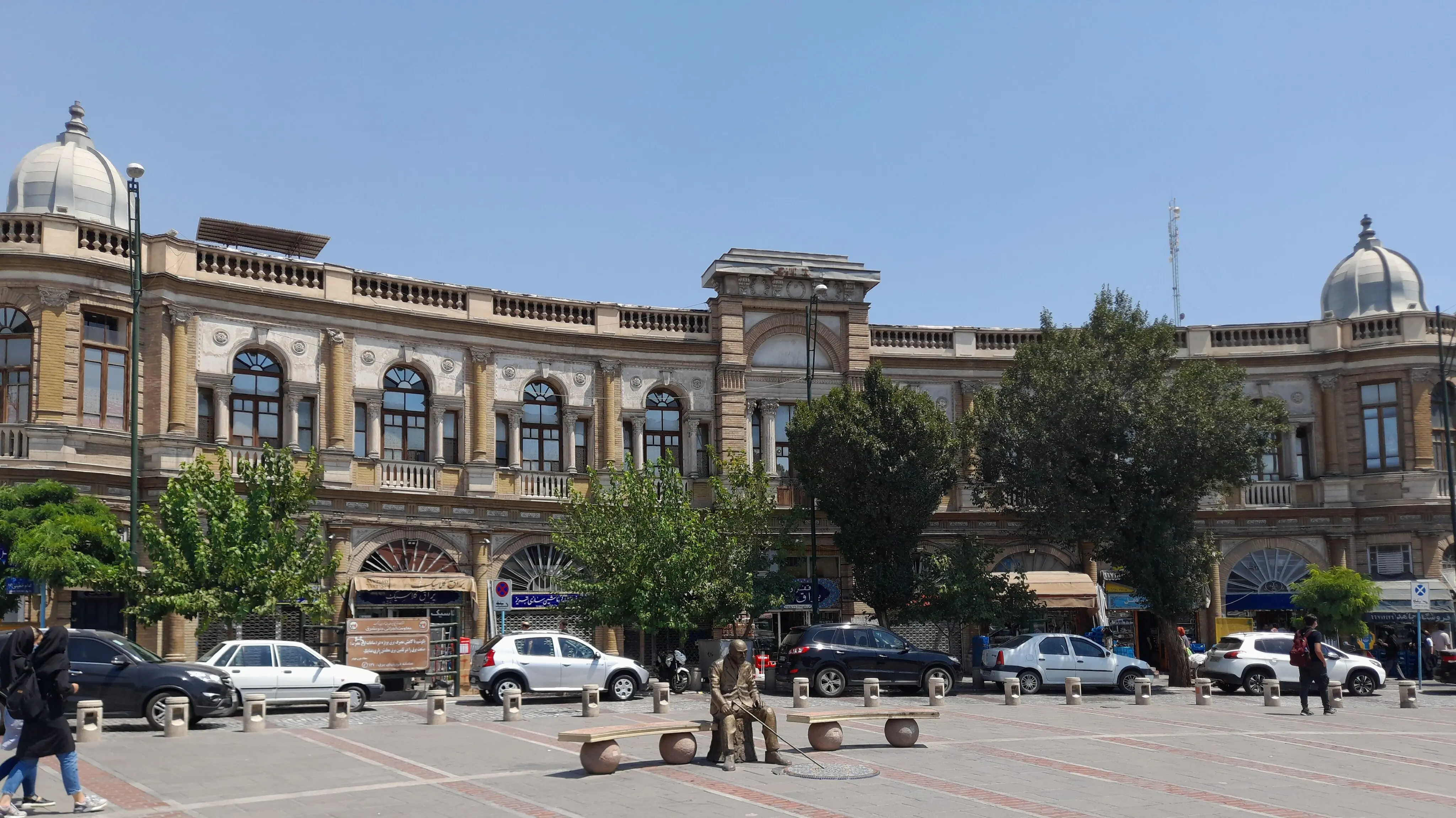 عکس دیدنی از میدان حسن آباد تهران در دهه ۲۰
