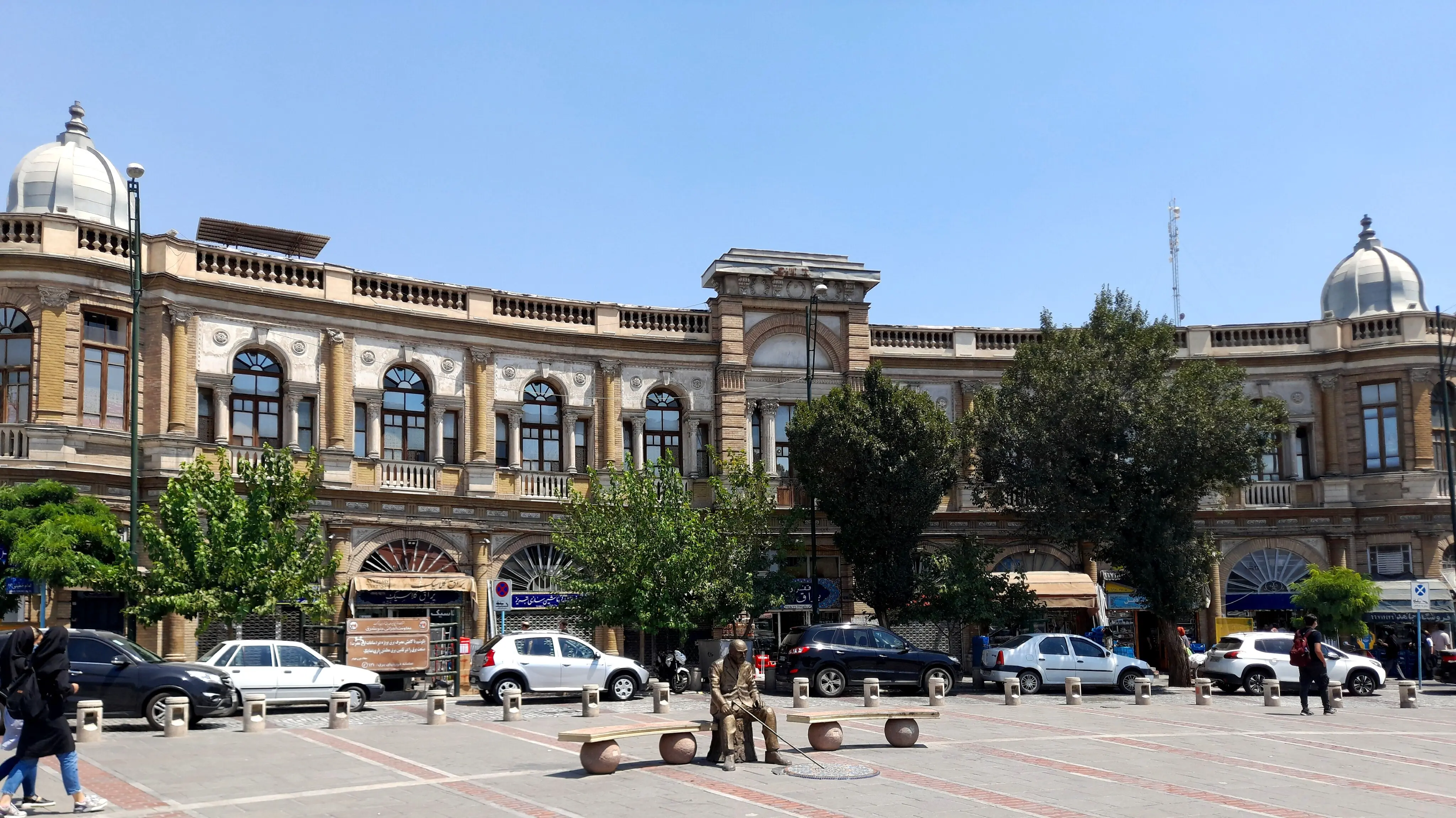 عکس دیدنی از میدان حسن آباد تهران در دهه ۲۰
