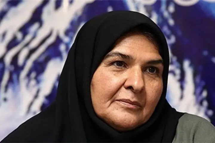 خانم کارگردان:در فیلمهای امریکایی،انگلیسی و ترکیه ای،سیگار کشیدن را نشان نمی دهند اما در سینمای ما ، سیگار کشیدن و حتی خالکوبی زنان نمایش داده می شود