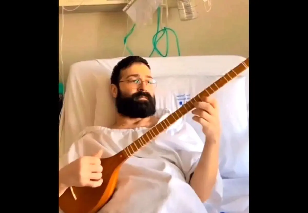 نوازندگی غمگین حمید هیراد روی تخت بیمارستان 