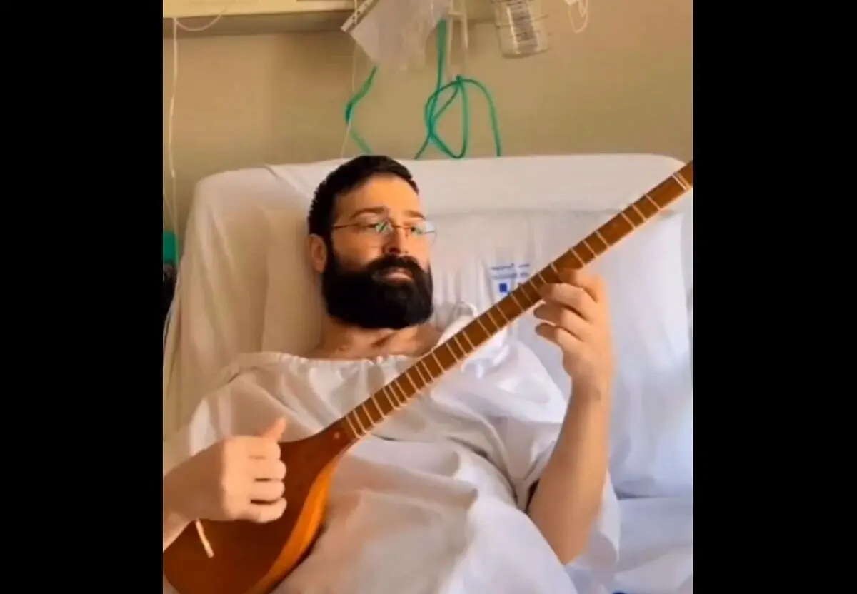 نوازندگی غمگین حمید هیراد روی تخت بیمارستان 