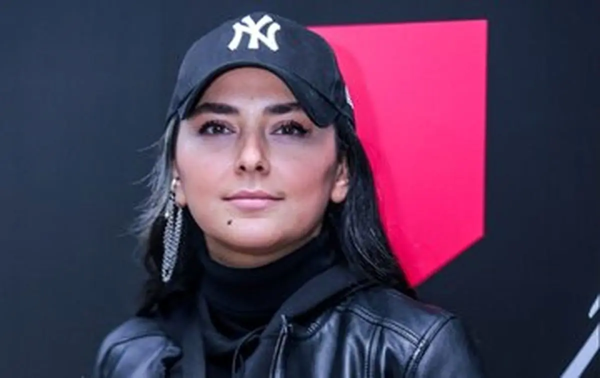 پارسا پیروزفر و هدی زین‌العابدین در افتتاحیه یک نمایشگاه/ عکس
