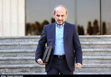 انتقاد تند روزنامه دانشگاه آزاد از پیمان جبلی: رئیس صداوسیما دقیقا کجاست که هر مجری هرچه می خواهد روی آنتن زنده می گوید و هزینه ایجاد می کند؟
