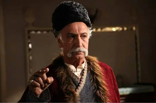 پخش همزمان ۳ سریال تلویزیونی با یک بازیگر!
