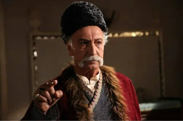 پخش همزمان ۳ سریال تلویزیونی با یک بازیگر!
