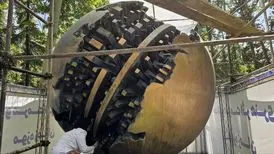 مرمت بزرگترین گوی برنزی پومودوروی ایران