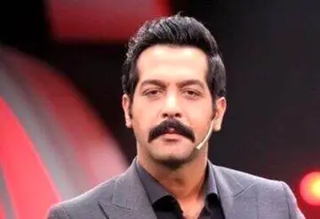 آقای بازیگر! چند می گیری دست از سر خوانندگی برداری؟!

