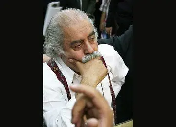 بهزاد فراهانی: «خانه تئاتر» جز بیانیه اعتراضی و اصلاحی کاری نمی‌تواند انجام دهد/ مسئولان به ممنوع‌الکاری هنرمندان هیچ واکنشی نداشتند

