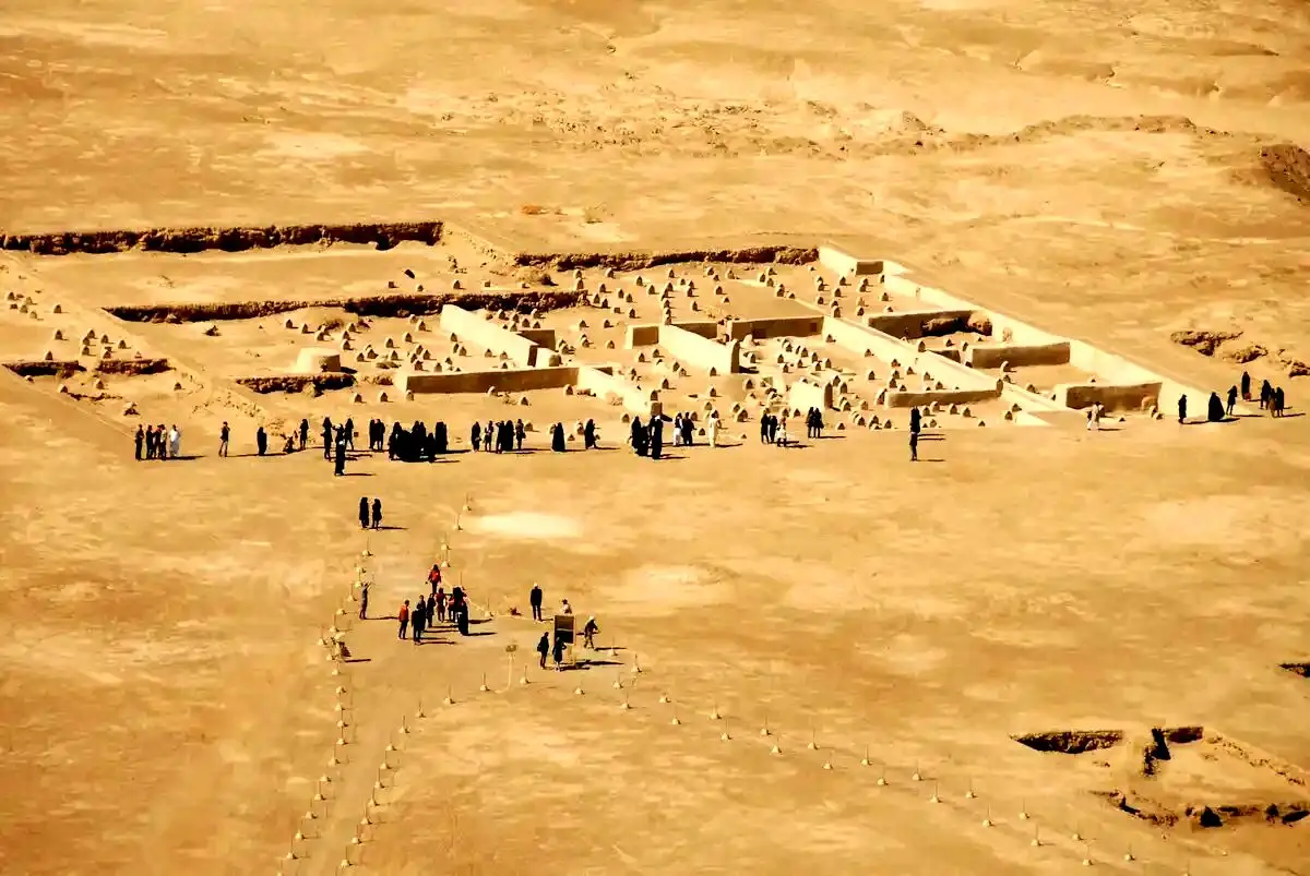 زباله‌ها را در این محوطۀ ۵ هزار ساله رها نکنید