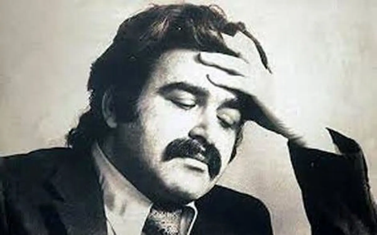 انتقادات از ادرار کردن یک سلطنت طلب بر قبر ساعدی
