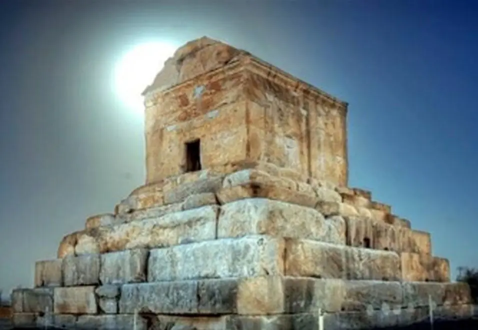 این مقبره کوروش کبیر نیست!/راز اشتباهی که همه باور کردند