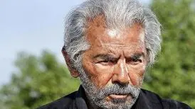 «محمد علی فردین و فرامرز قریبیان» در نمایی از فیلم غزل؛ سال 55

