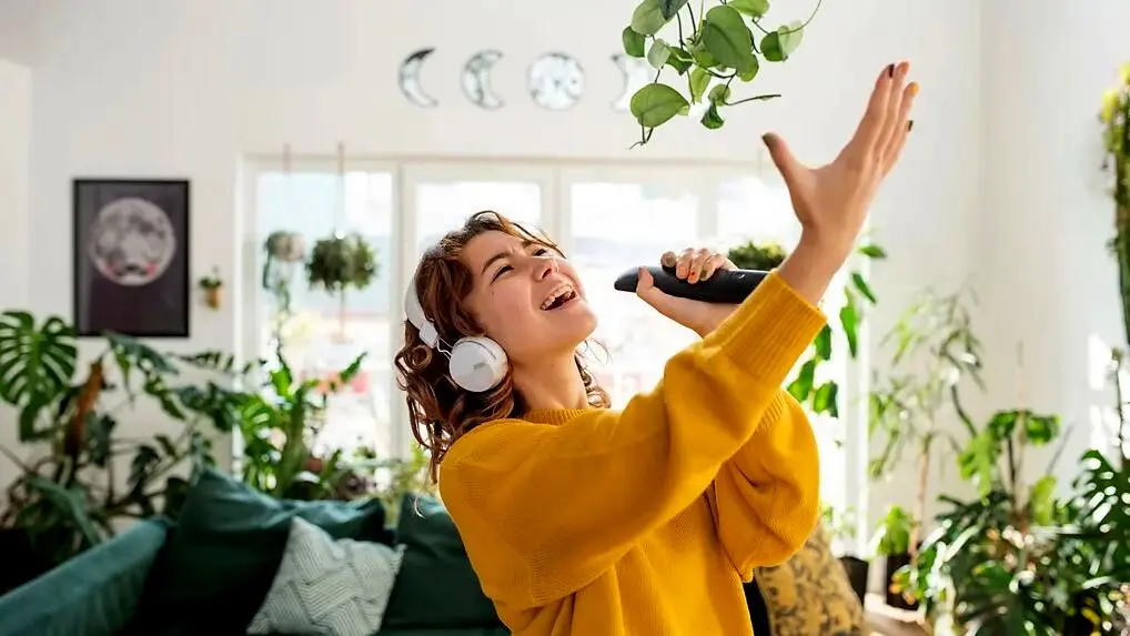 چرا آواز خواندن برای سلامتی شما مفید است؟