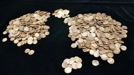 کشف گنج سکه‌ های ۷۰۰ ساله از زیر معبد