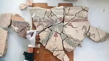 کشف ۴هزار قطعه‌ از یک نقاشی دیواری
