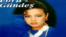 ابرو گوندش با لباس عروسی
