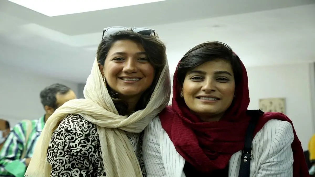 دادنامه نیلوفر حامدی بیش از ۶۰ صفحه و دادنامه الهه محمدی بیش از ۵۰ صفحه است
