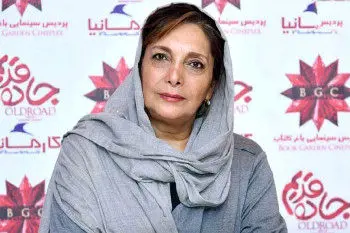 منیژه حکمت، ممنوع الخروج، ممنوع المعامله و ممنوع الکار شد