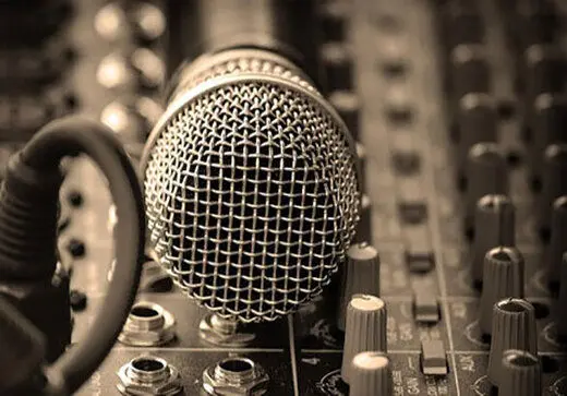 دوبله‌ کارتون‌ها با فرهنگ اسلامی ایرانی همخوانی داشته باشد
