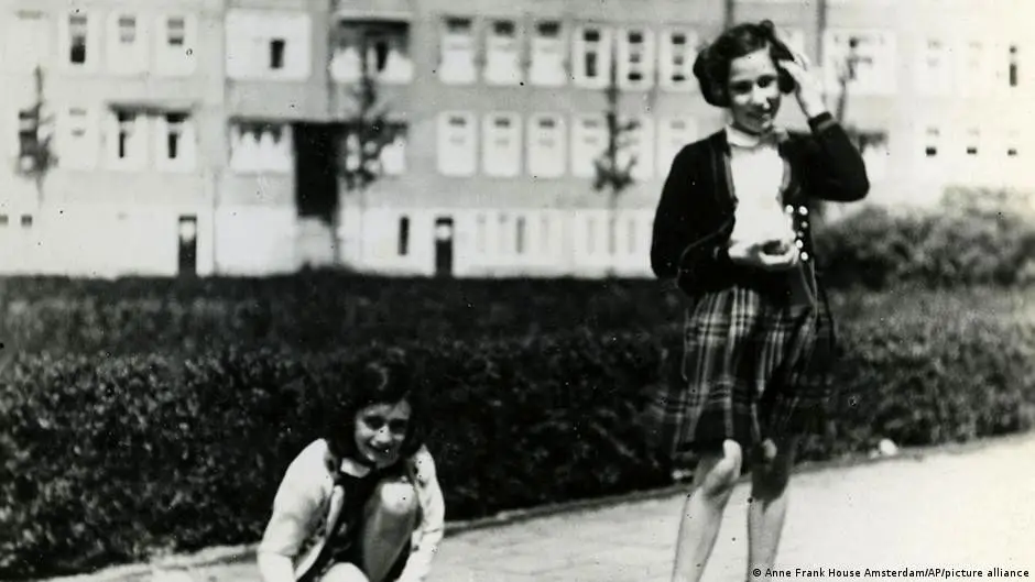 کتاب "خیانت به آنه فرانک" از چرخه فروش خارج شد
