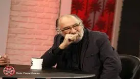 انتقاد به داریوش ارجمند برای بوسیدنِ تندیس «حاج قاسم»/ ۱۰۰ بار دیگر هم می‌بوسم و اصلاً گوشم به این هجمه‌ها بدهکار نیست/ ویدئو
