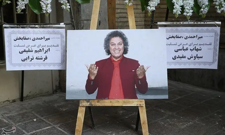 خواننده قدیمی مشهور در مراسم ترحیم آرش میراحمدی/ عکس
