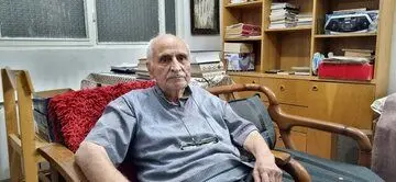 خاطره‌بازی نویسنده‌ی قدیمی در دیداری دوستانه
