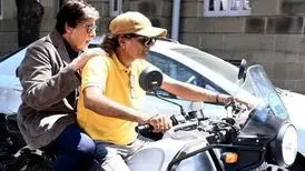 (عکس) وقتی آمیتاب باچان، در ترافیک گیر می‌کند
