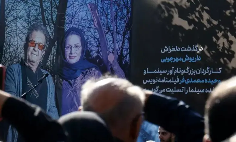 بازیگران و هنرمندان در مراسم تشییع پیکر داریوش مهرجویی و وحیده محمدی‌فر / عکس
