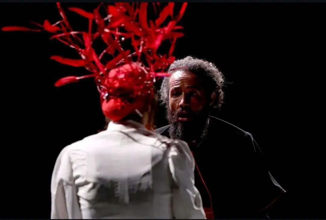 ماجرای فردی متهم به آزار و تعرض به ۲۱ نفر روی صحنه تئاتر