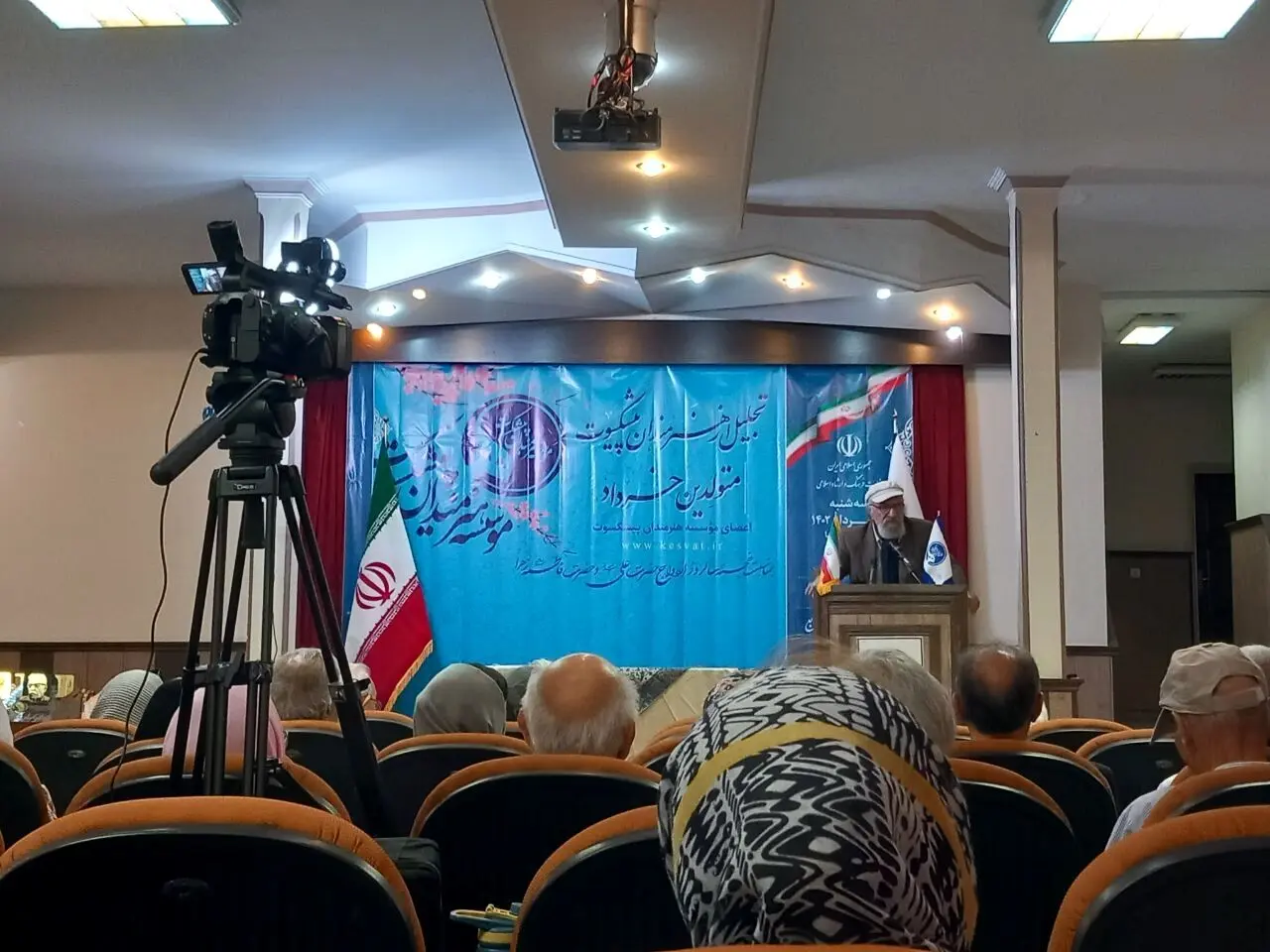 داریوش ارجمند: توهین به وزارت فرهنگ توهین به هنرمندان است/ تعامل سازنده ارشاد با هنرمندان
