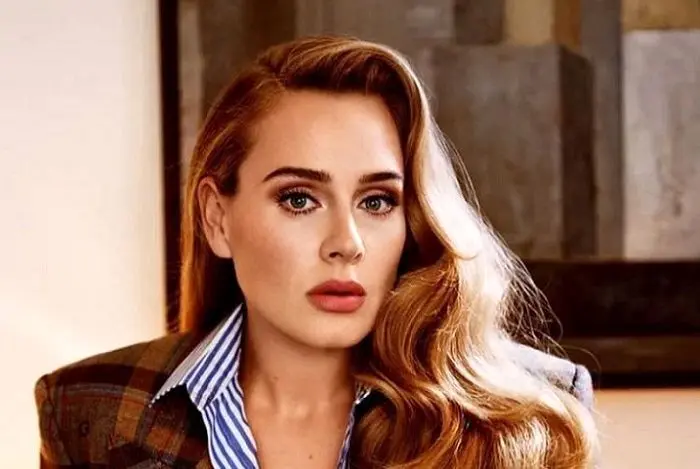 ادل در کنار نامزد جدیدش در استادیوم بسکتبال/ عکس