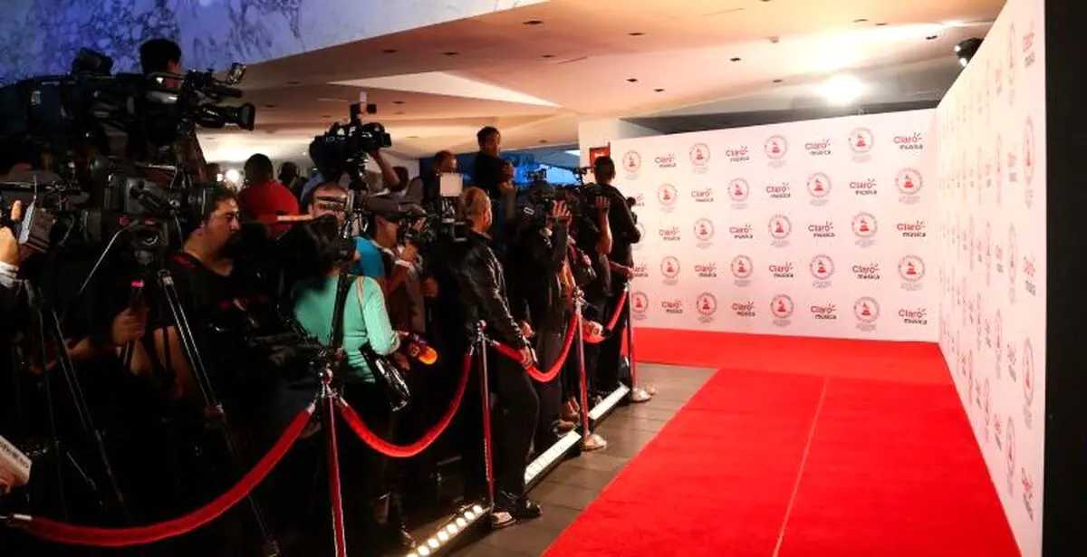 کیهان: سلبریتی های مفلوک از برهنگی حمایت کردند

