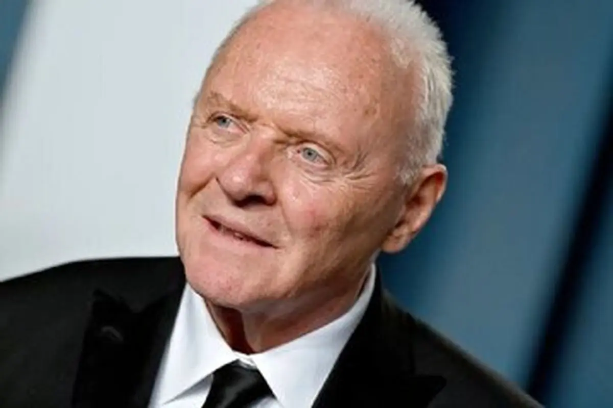 رقص و شادی آنتونی هاپکینز، بازیگر معروف در ۸۵ سالگی/ ویدئو