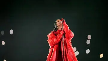 ترامپ در کنار ریحانا و لوپز
