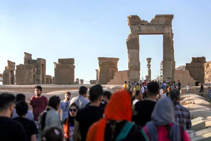 ماجرای قطعه سنگ جدا شده از تخت جمشید 