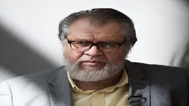 مجری شبکه افق: کرونا از قدیم بوده و علیه حج ساخته شده است!
