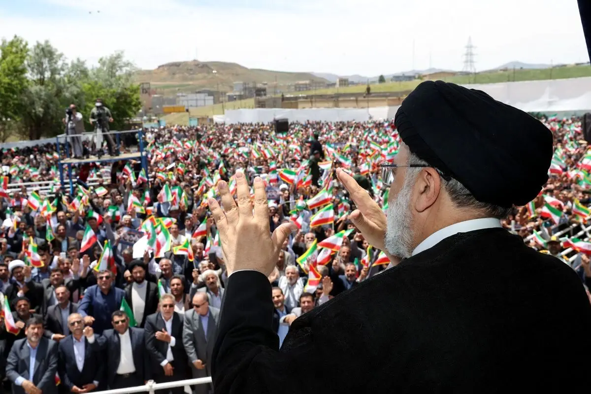 خشم کیهان از روزنامه های اصلاح طلب: چرا دستاوردهای سفر رئیسی به آذربایجان شرقی را سانسور کردید؟
