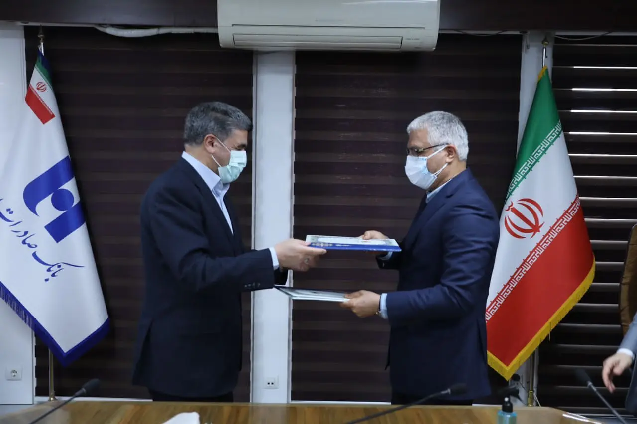 حمایت بانک صادرات ایران از تولید سالانه ۱/۷۲ میلیون تن آهن اسفنجی
