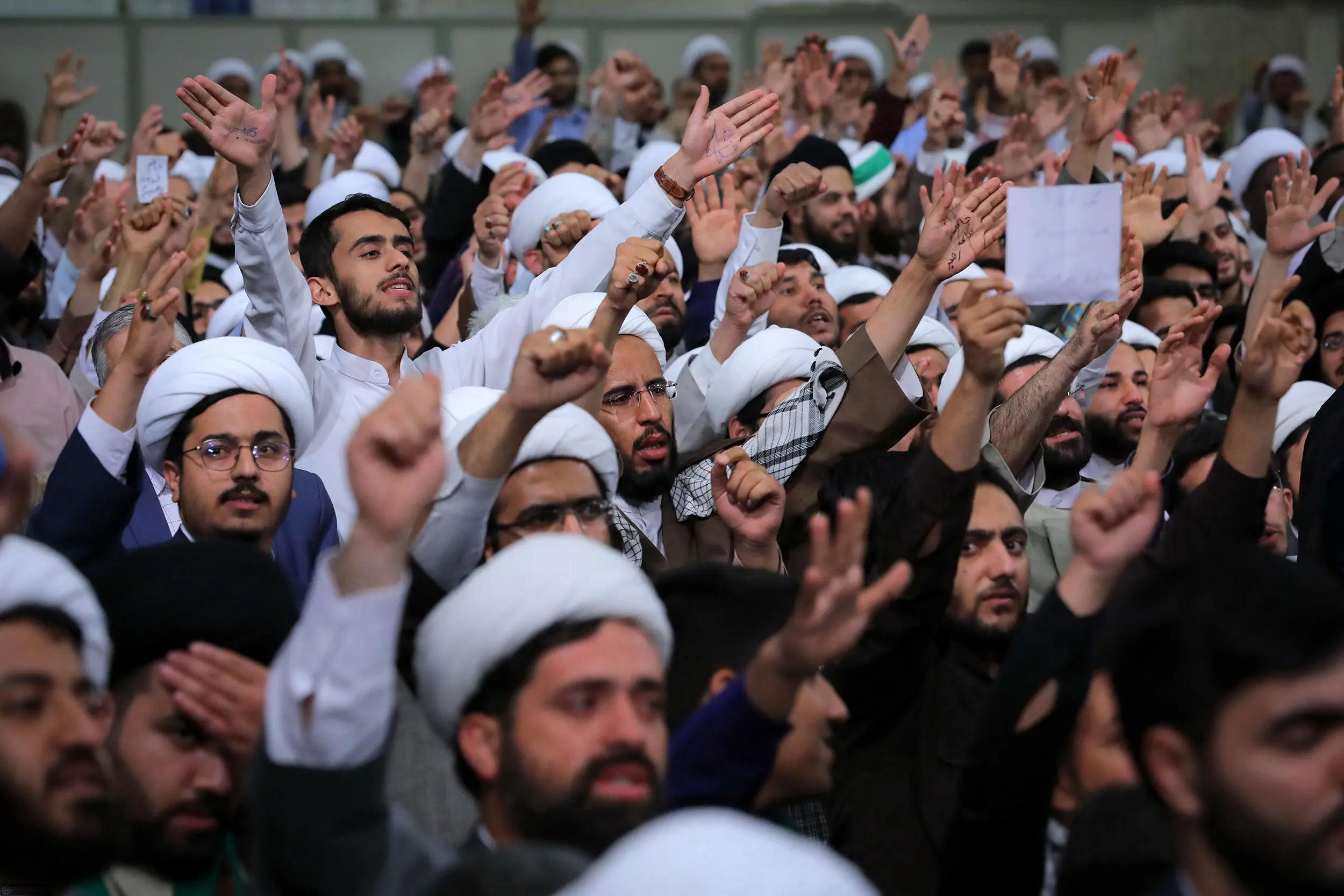 شکایت گروهی از طلاب قم از چند بازیگر زن