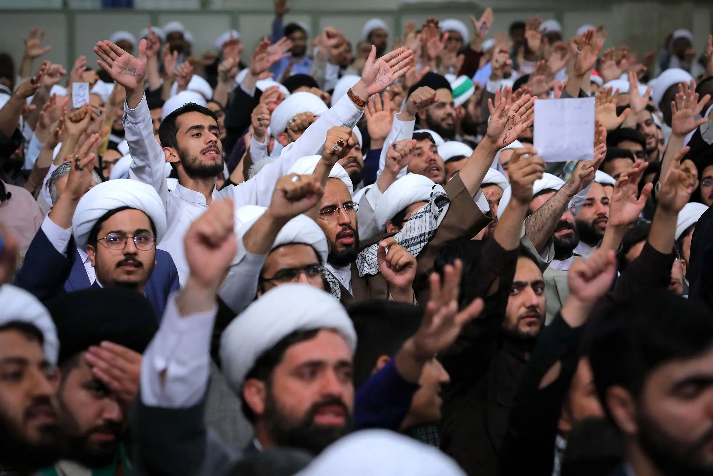 شکایت گروهی از طلاب قم از چند بازیگر زن