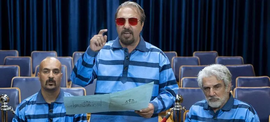 رضا عطاران، مهدی هاشمی و مهرانفر در لباس زندانی