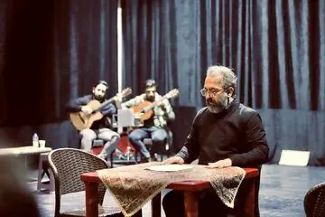 بابک صحرایی، نمایش «مرگ با طعم نسکافه» را روی صحنه می‌برد
