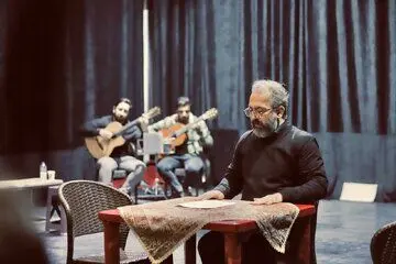 بابک صحرایی، نمایش «مرگ با طعم نسکافه» را روی صحنه می‌برد
