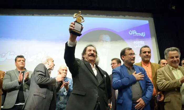 جواد یساری: من عاشق خوانندگی‌ام و فقط می‌خواهم با کسب مجوز بخوانم
