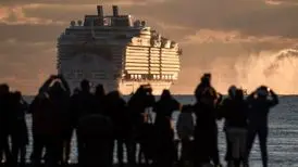 بزرگ ترین کشتی تفریحی جهان با ۳۶۲ متر طول اولین سفر دریایی اش را آغاز می کند