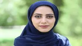 مونا فرجاد با لباس عروس به کمک گلاب آدینه شتافت/ عکس