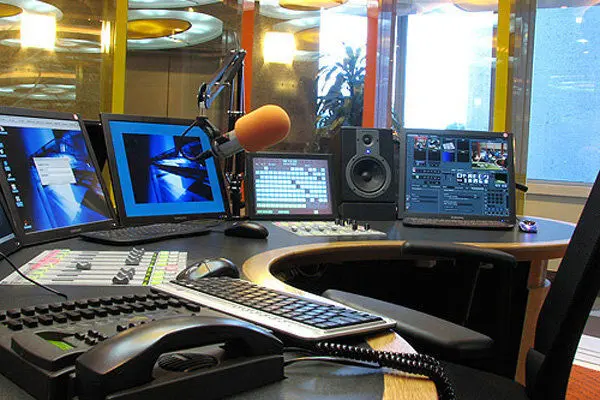 پای ازدواج سفید به رادیو باز شد | ازدواج یا هم‌خانگی دختر و پسر