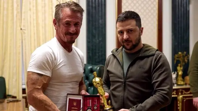 «شان پن» به رییس جمهور اوکراین اسکار داد!
