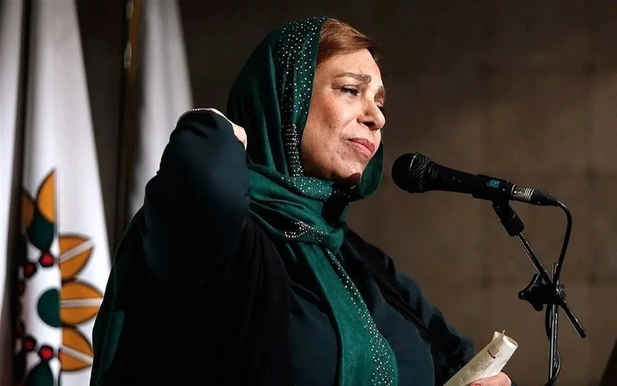 گوهر خیراندیش، دست علی نصیریان را بوسید